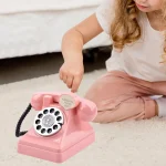 Huchas Teléfono Retro en un escritorio