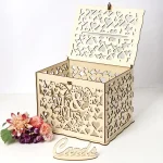 hucha en madera con figuras