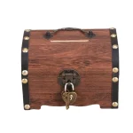 hucha cofre con llave de madera