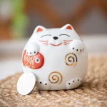 hucha gato de la suerte japonés