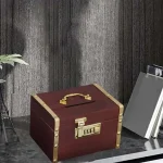 hucha de madera con contraseña segura para adultos