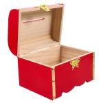 Hucha cofre vintage en madera roja vista lateral con tapa abierta y detalles dorados, perfecta para guardar monedas y decorar